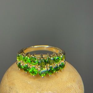Stunning 14kt gold Peridot ring